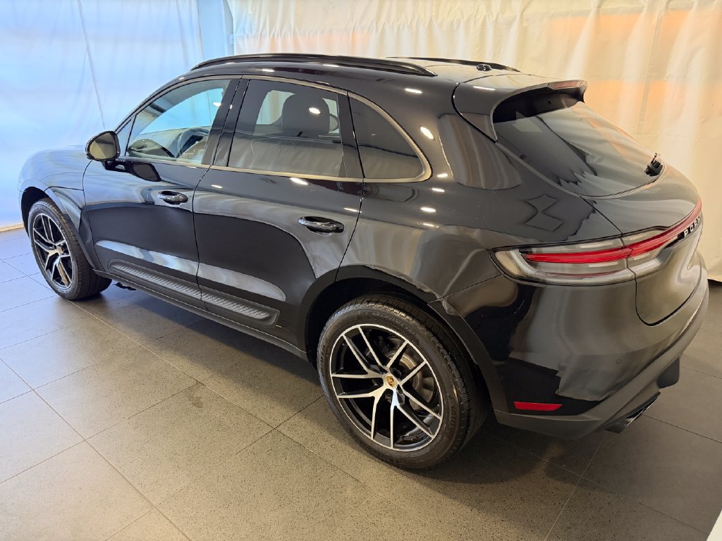 Certified 2023 Porsche Macan AWD/4WD image 3