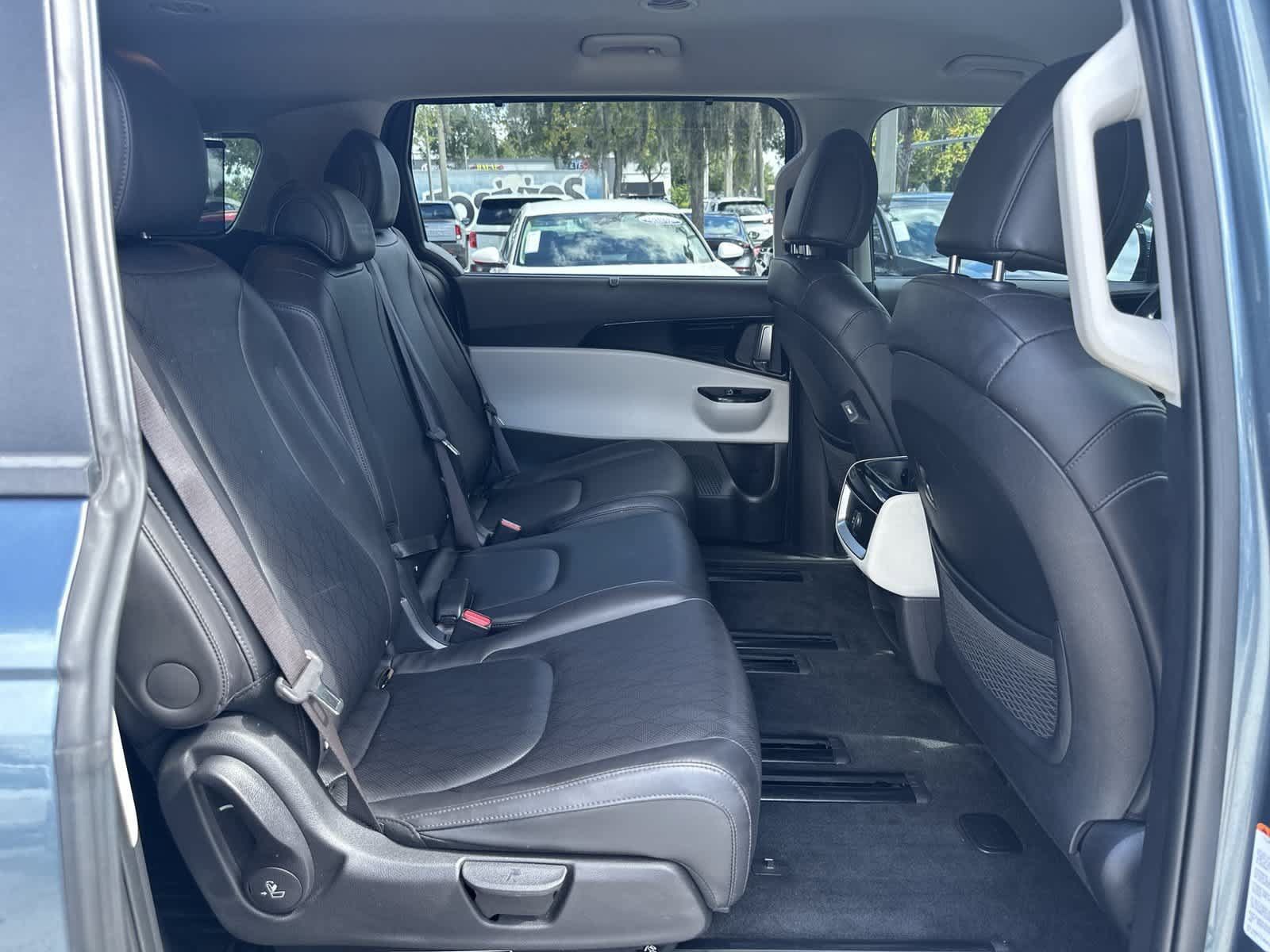 Used 2024 Kia Carnival EX FWD image 16