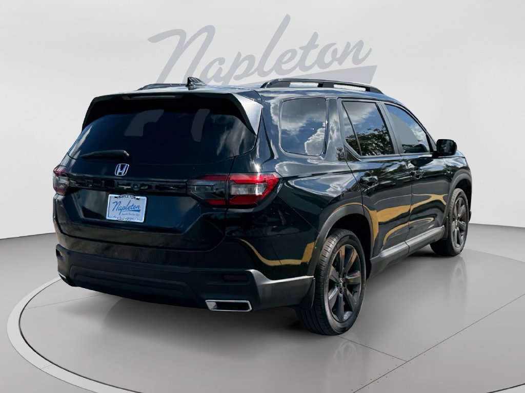 Used 2025 Honda Pilot Sport image 6