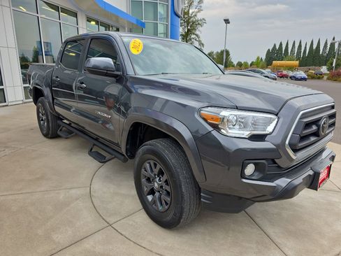 Used 2022 Toyota Tacoma SR5 image 10