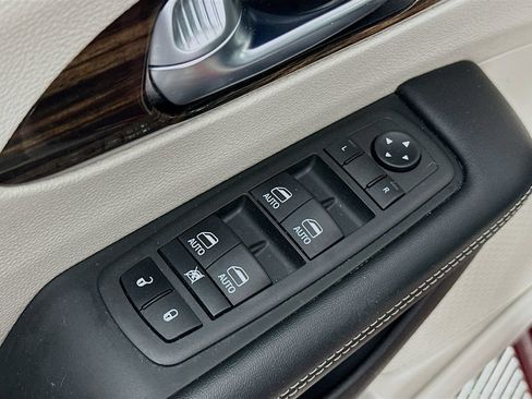 Used 2022 Chrysler Pacifica Limited FWD image 24