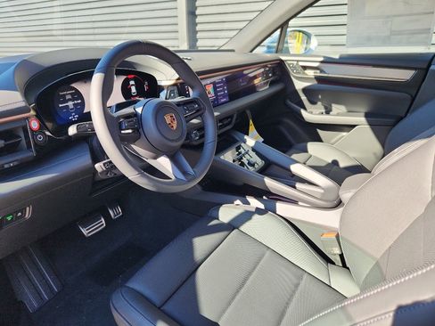 New 2026 Porsche Macan 4S Electric image 4