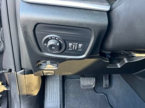 Used 2023 Jeep Grand Cherokee Limited RWD image 30