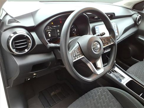 Used 2021 Nissan Kicks SV image 14