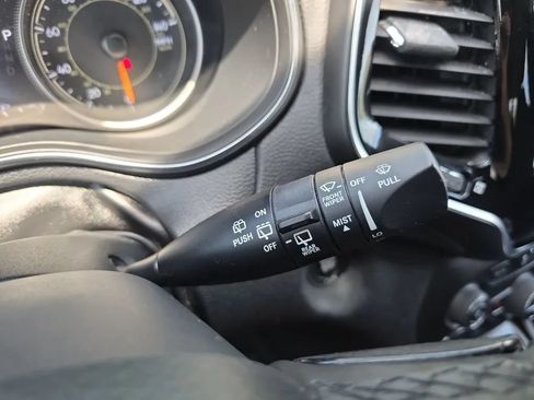 Used 2020 Jeep Cherokee Limited AWD/4WD image 23
