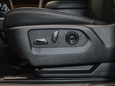 Used 2025 GMC Sierra 3500 Denali w/ Denali Reserve Package image 23