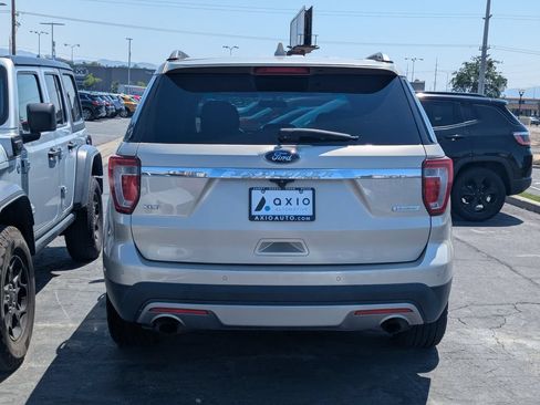 Used 2017 Ford Explorer XLT FWD image 5