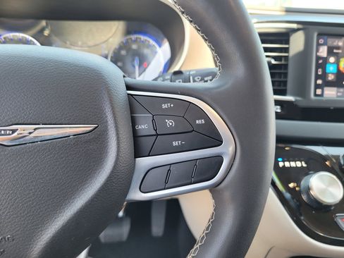 Used 2023 Chrysler Voyager LX FWD image 23