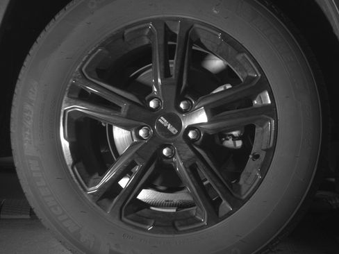 Used 2024 GMC Terrain SLE FWD image 15