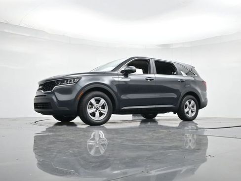 Used 2023 Kia Sorento LX image 36