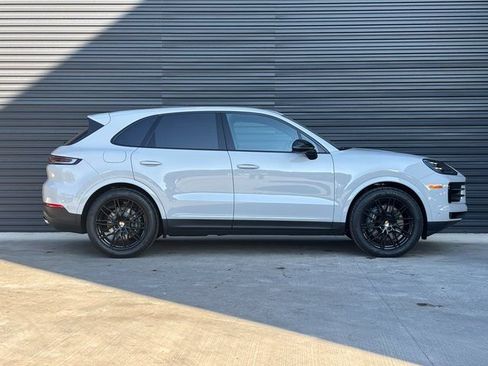 Certified 2026 Porsche Cayenne AWD/4WD image 8
