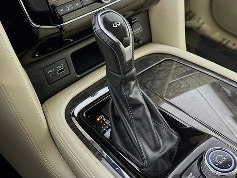 Used 2021 INFINITI QX80 Luxe w/ All-Season Package image 16