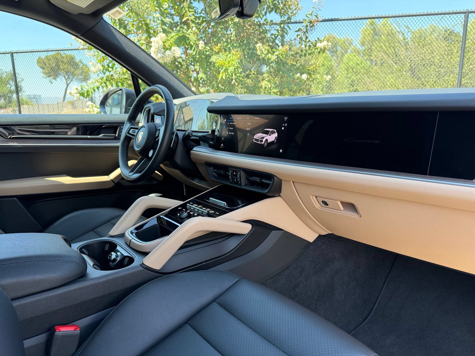 Certified 2024 Porsche Cayenne AWD/4WD image 25