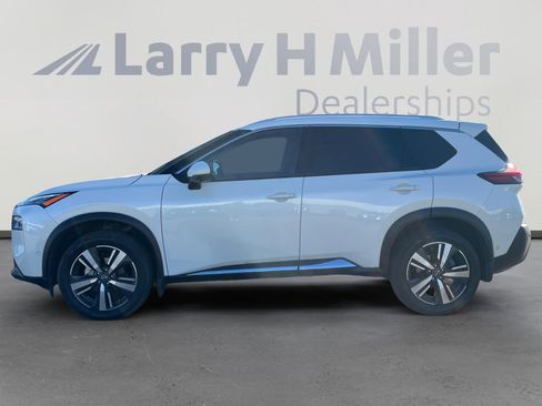 Used 2023 Nissan Rogue SL w/ SL Premium Package image 2