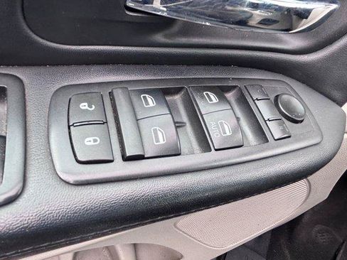 Used 2016 Dodge Grand Caravan SXT FWD image 8