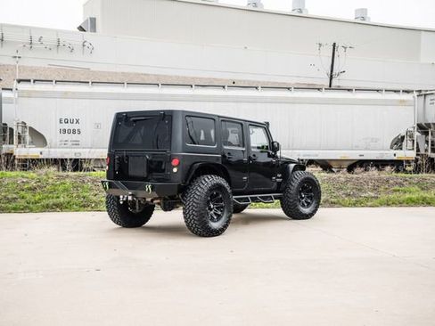 Used 2016 Jeep Wrangler Unlimited Sahara w/ Connectivity Group AWD/4WD image 25