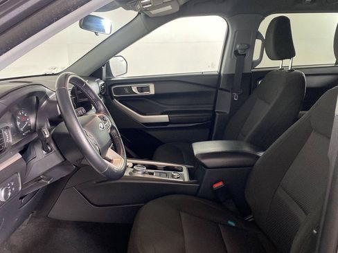 Used 2022 Ford Explorer XLT AWD/4WD image 16