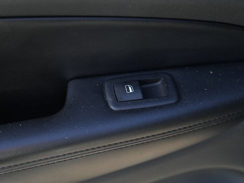 Used 2011 Jeep Grand Cherokee Laredo image 30