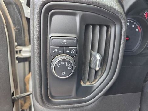 Used 2019 Chevrolet Silverado 1500 Custom w/ Custom Value Package image 11