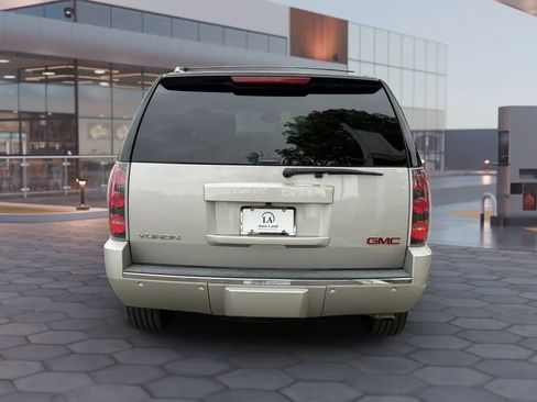Used 2007 GMC Yukon Denali AWD/4WD image 5