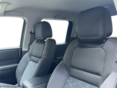 Used 2025 Nissan Frontier SV image 34