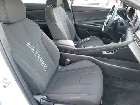 Certified 2025 Hyundai Elantra Sport image 17