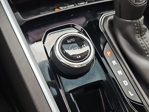 Used 2025 Chevrolet Colorado Trail Boss w/ Off-Road Front Bumper Package image 34