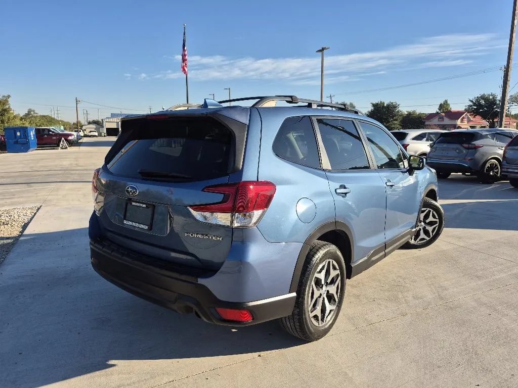 Used 2021 Subaru Forester Premium AWD/4WD image 6