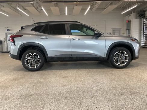 Certified 2024 Chevrolet Trax LT w/ Driver Confidence Package FWD image 4
