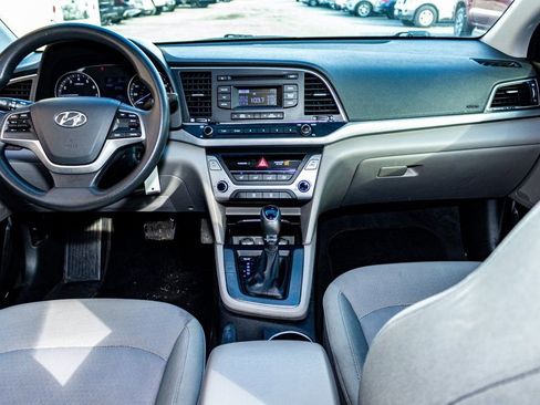Used 2017 Hyundai Elantra SE image 10