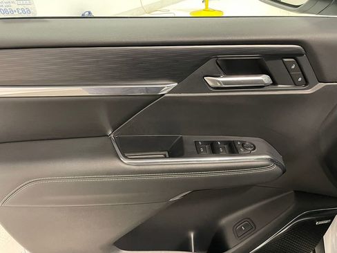 Used 2025 GMC Acadia Elevation image 17