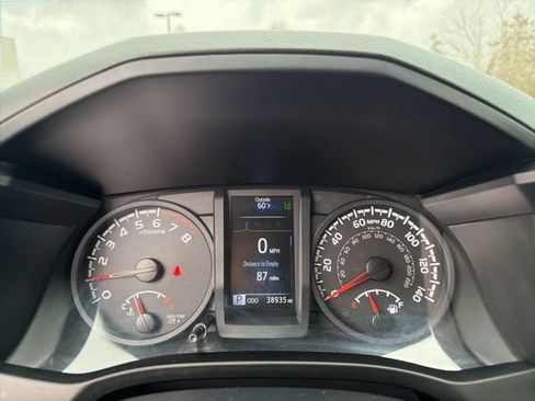 Used 2018 Toyota Tacoma SR image 21