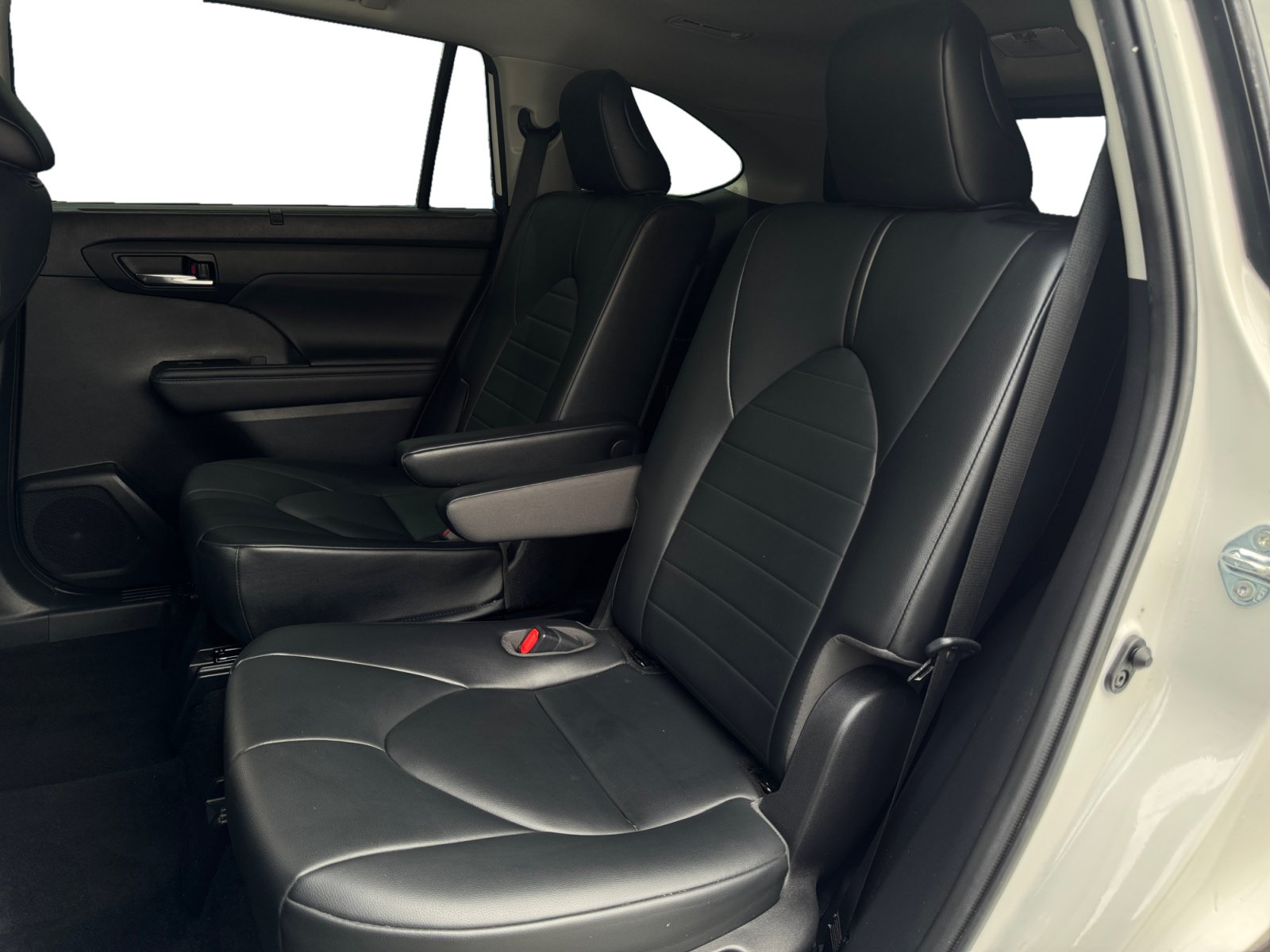 Used 2021 Toyota Highlander XLE FWD image 13
