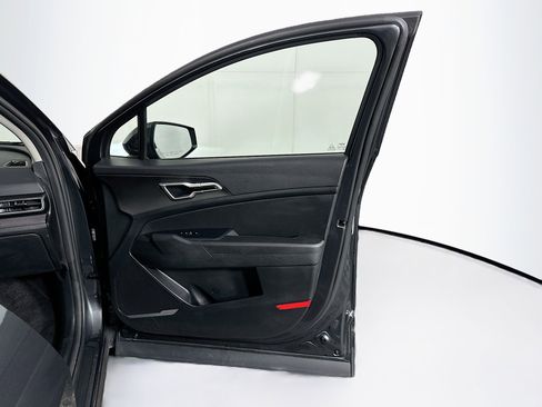 Used 2025 Kia Sportage LX image 29