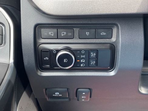 Used 2023 Ford F250 Platinum AWD/4WD image 32
