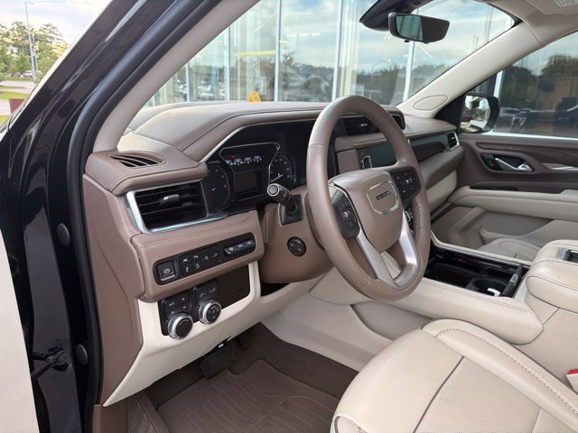 Used 2021 GMC Yukon Denali w/ Denali Premium Package AWD/4WD image 14