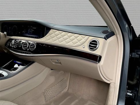 Used 2018 Mercedes-Benz Maybach S 560 4MATIC image 25