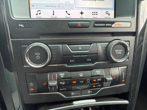Used 2017 Ford Explorer XLT w/ Equipment Group 202A AWD/4WD image 35