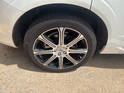 Used 2020 Volvo XC60 T6 Inscription w/ Protection Package Premier image 10