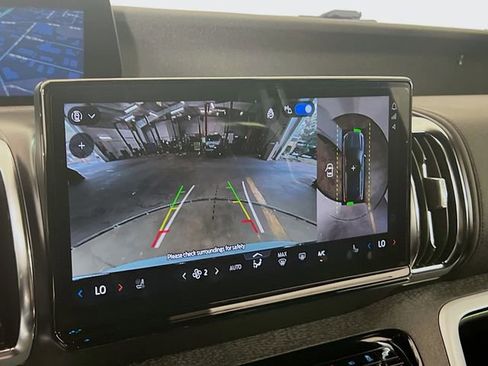 Used 2025 Ford Expedition Tremor image 17