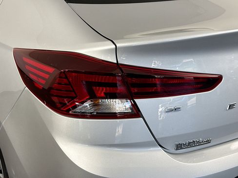Used 2019 Hyundai Elantra SE image 35