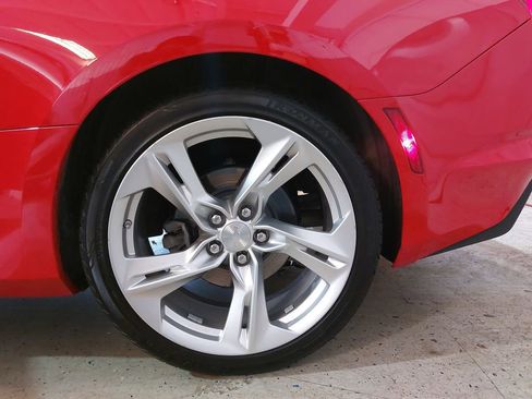Used 2022 Chevrolet Camaro LT RWD image 35