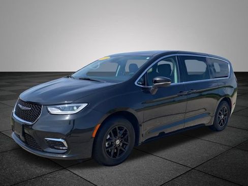 Used 2023 Chrysler Pacifica Touring-L FWD image 30