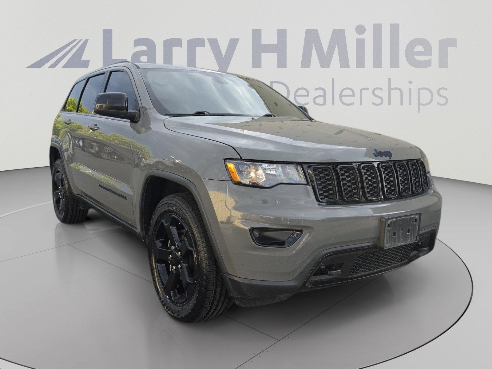 Used 2019 Jeep Grand Cherokee Laredo AWD/4WD image 7