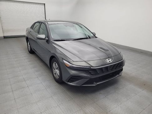 Used 2025 Hyundai Elantra SE FWD image 13
