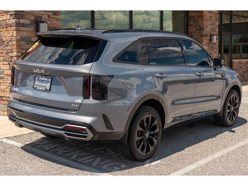 Used 2023 Kia Sorento SX AWD/4WD image 3