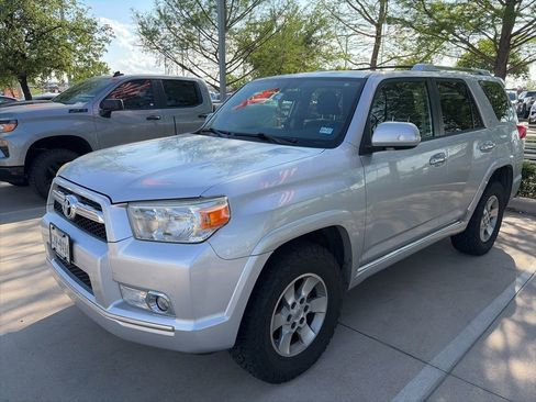 Used 2012 Toyota 4Runner SR5 w/ Convenience Pkg image 4