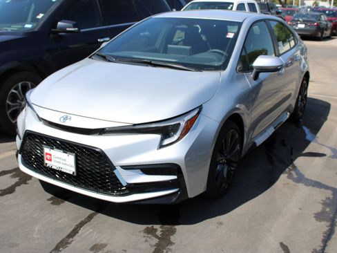 Used 2026 Toyota Corolla SE w/ SE Premium Package FWD image 6