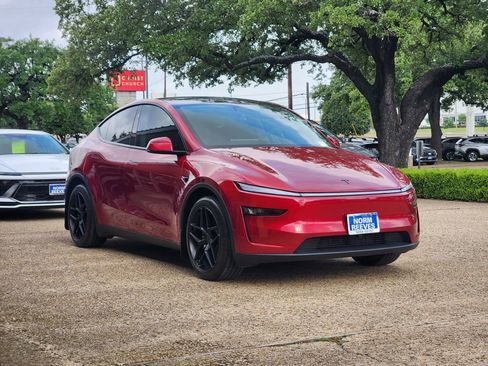 Used 2026 Tesla Model Y 2WD image 3