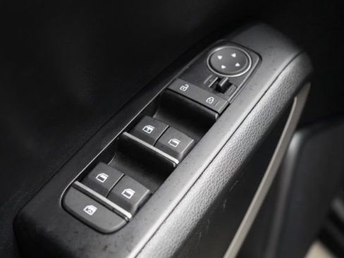 Used 2025 Kia Soul LX w/ LX Technology Package FWD image 20